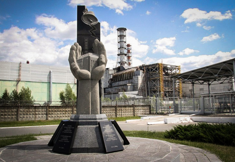 Депутат Сергей Никешин почтил подвиг ликвидаторов аварии на Чернобыльской атомной электростанции.