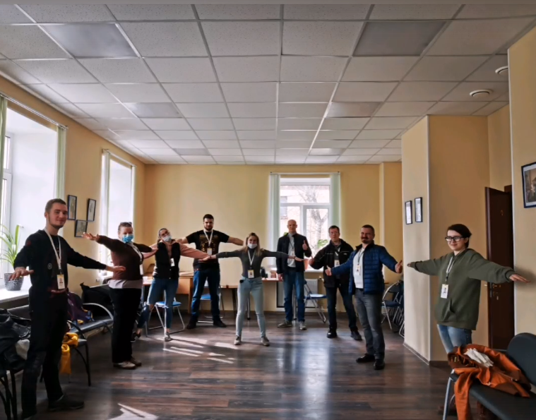 Волонтеры заботятся о тех, кто сейчас нуждается в помощи, но кто позаботится о них?