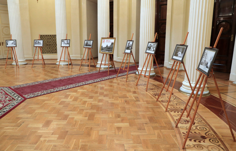 В Мариинском дворце открылась фотовыставка «Одна на всех»