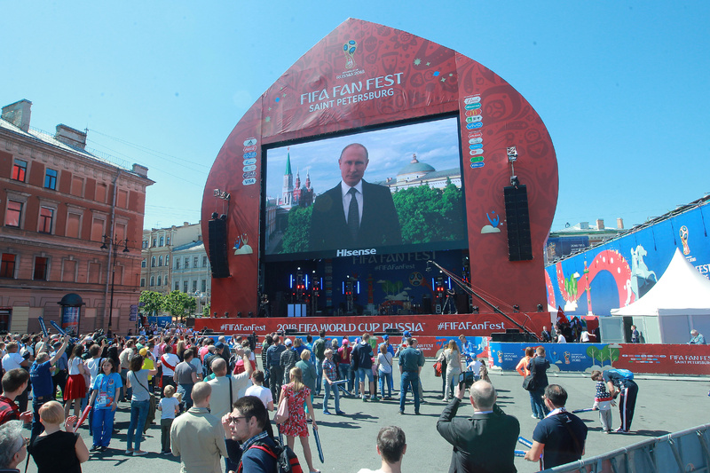 На Конюшенной площади открыта фан-зона Чемпионата мира по футболу FIFA 2018