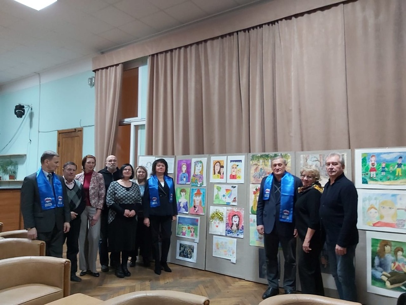 Фестиваль рисунков в Красносельском районе, приуроченный ко Дню матери