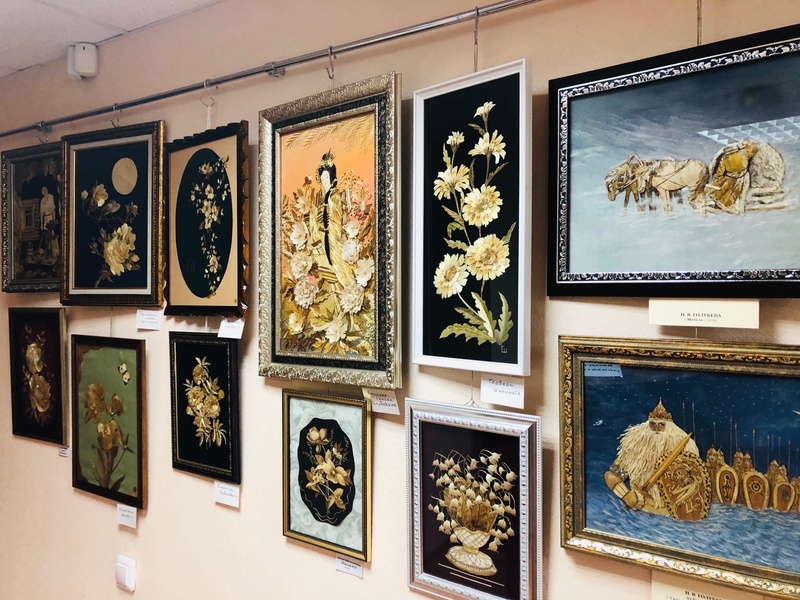 В депутатской приемной открылась выставка уникальных картин!