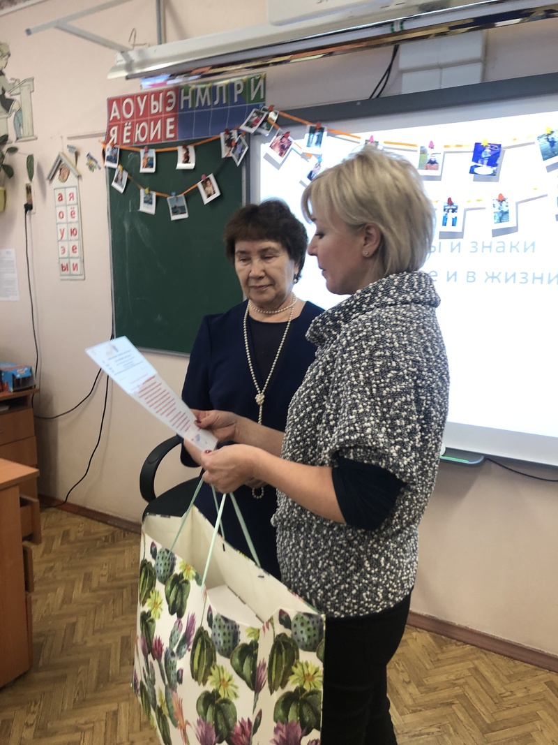 Депутат Законодательного Собрания Санкт-Петербурга Сергей Никешин поздравил с 80-летним юбилеем учителя 378 лицея!